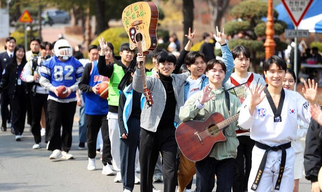 [사진으로 보는 한국] '우리 동아리로 오세요~'