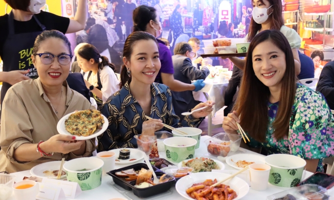 ‘어서 오이소, 보이소’···태국서 부산엑스포 홍보전