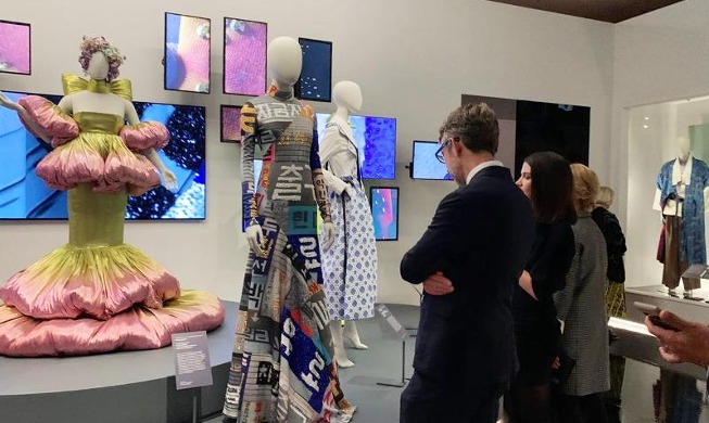 미디어아트·분식 포차···'K관광 로드쇼'로 영국 MZ세대 공략