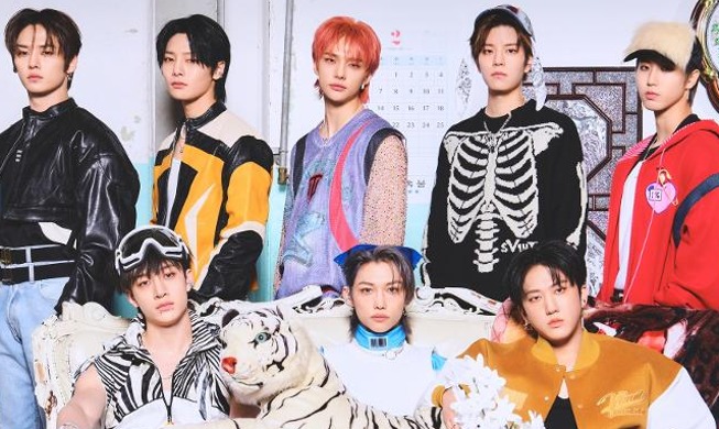 스트레이 키즈, 빌보드 200 세번째 1위···BTS '완전체' 신곡, 스포티파이·일본 오리콘 1위