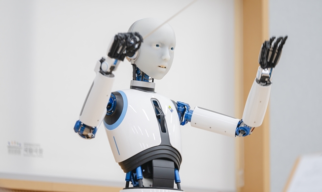 한국 최초 로봇 지휘자 에버 6 공연···현장 가보니