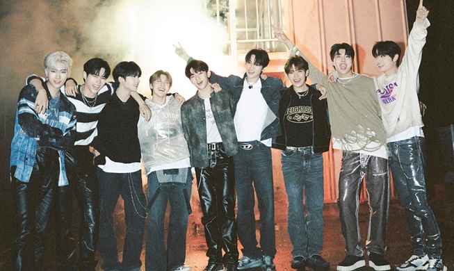 제로베이스원 데뷔 음반 발매 첫날 ‘밀리언셀러’···K-팝 그룹 최초