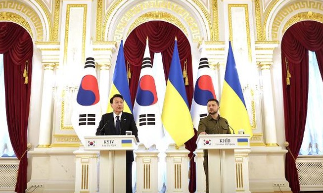 윤 대통령, 우크라이나 전격 방문···젤렌스키와 정상회담