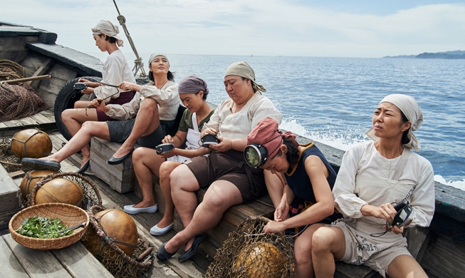 여름 극장가 사로잡는 한국 영화 대작 4편