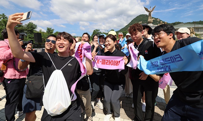 북악산 ‘비밀스러운 대통령의 산책로’···
