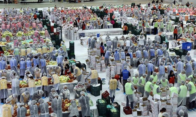[사진으로 보는 한국] '2023 사랑의 김치나눔 한마당'