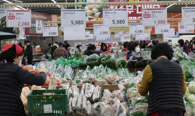 IMF, 올해 한국 성장률 2.3%로 상향