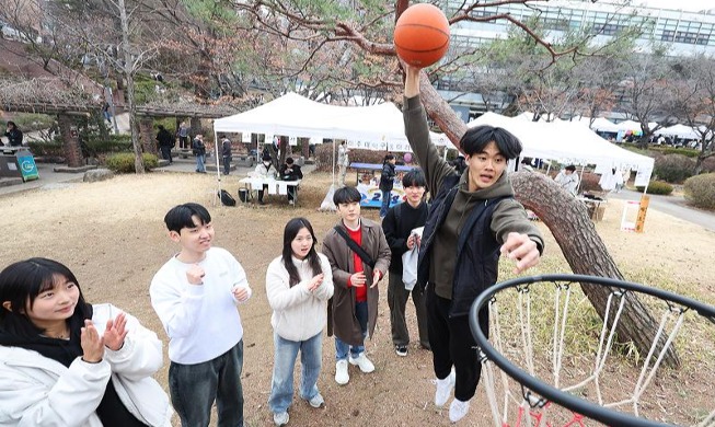 [사진으로 보는 한국] '동아리 회원을 모집합니다'