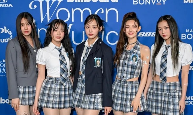 뉴진스, 美 위민 인 뮤직 어워즈 '올해의 그룹상' K팝 가수 첫 수상