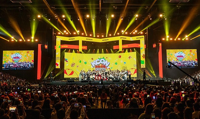 한류 경험자 10명 중 7명 한국 문화콘텐츠에 '호감'