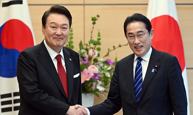 윤 대통령, 기시다 일본 총리와 통화···