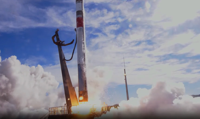 국내 최초 ‘초소형 군집위성 1호’ 발사 성공