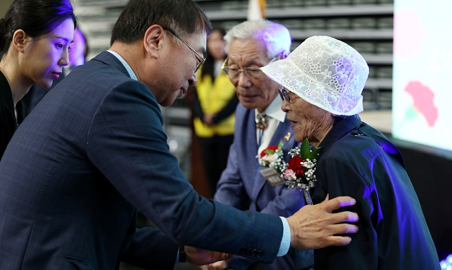 [사진으로 보는 한국] ‘오늘은 어버이날’