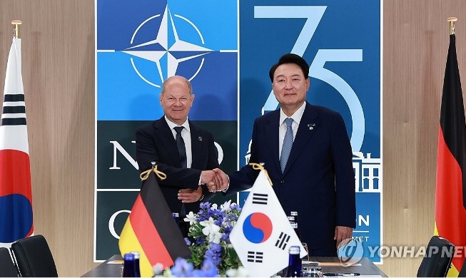 윤 대통령, 7개국 정상과 연쇄회담···