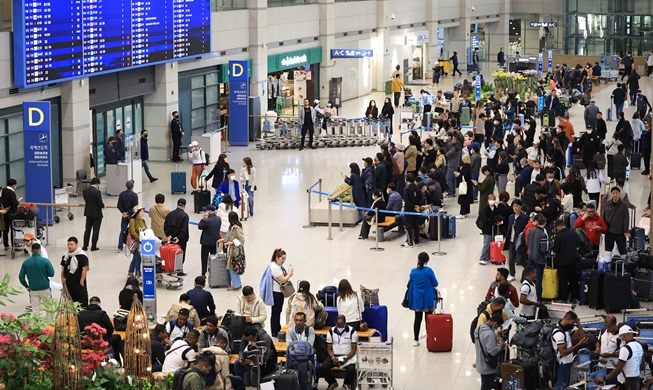작년 취업하러 한국 온 외국인 17만 3천명···역대 2위