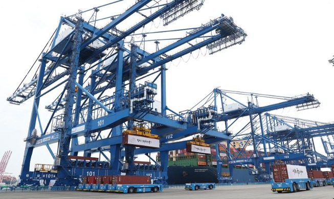 IMF, 올 한국 성장률 2.5% 전망···0.2%p 상향