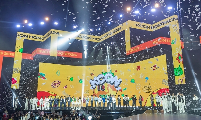 K-팝 해외 매출 첫 1조 원 돌파