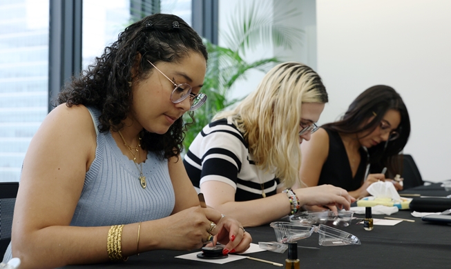 손으로 느끼는 한국 문화···'서울컬쳐라운지' 자개공예 원데이 클래스