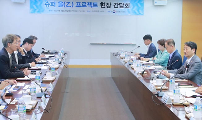 국내 소부장기업, '글로벌 슈퍼 을' 로 키운다