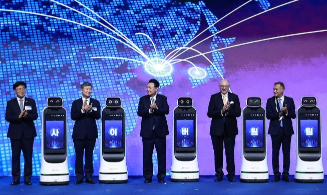 [사진으로 보는 한국] 윤석열 대통령, 사이버 서밋 코리아 개회식 참석