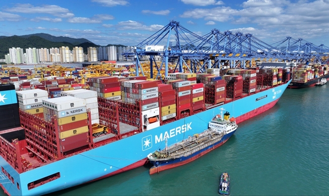 8월 경상수지 66억 달러 흑자···선박·정보통신기기·반도체 수출 호조