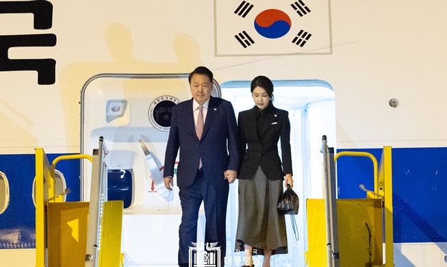 윤 대통령, 아세안 정상회의 참석···일본 총리와 첫 회담