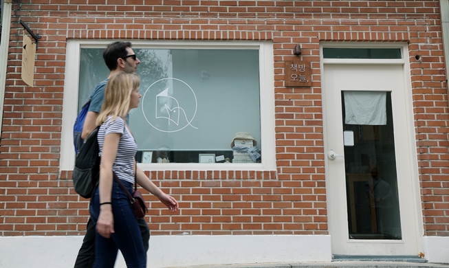 '한강 열풍' 현장···소설가 한강 흔적을 찾아서