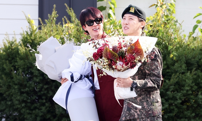 방탄소년단 제이홉 17일 만기 전역···진 이어 팀내 두 번째