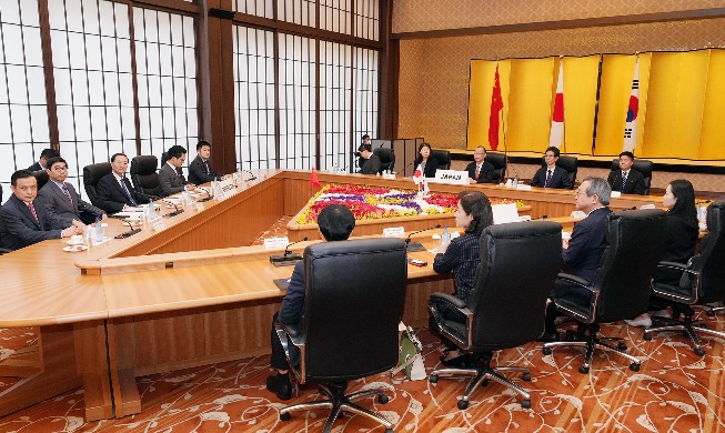 한중일 “3국 정상회의 이른 시기에 개최“