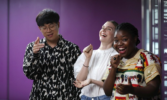 '올드 K팝'으로 전 세계에 한류 전파하는 외국인들 