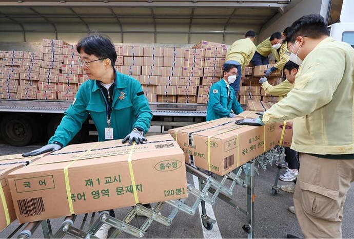 [사진으로 보는 한국] 2025학년도 대학수학능력시험 문답지