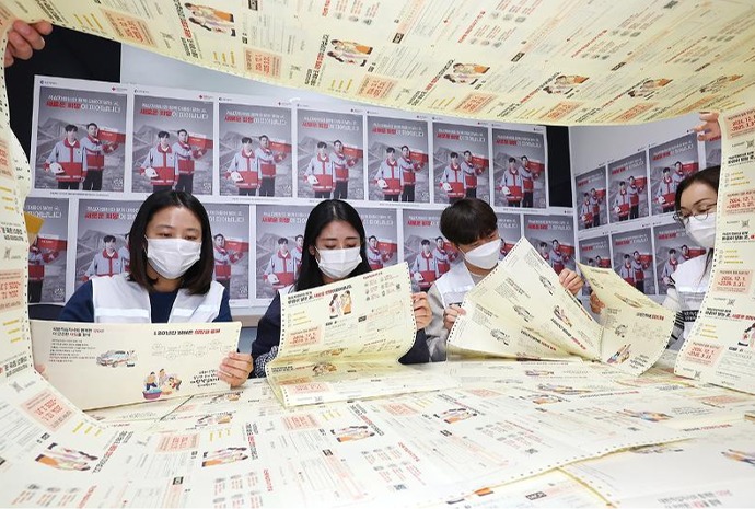 [사진으로 보는 한국] '적십자 회비 모금 함께해요'