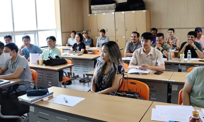 외국인 취업자 100만 명···10명 중 3명 월급 300만 원 이상