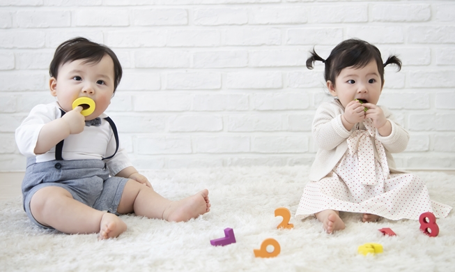 지난해 출생자 수  24만 명···9년 만에 증가