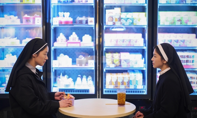 송혜교, 강렬한 연기 변신··· '검은 수녀들'로 만나는 한국적 오컬트