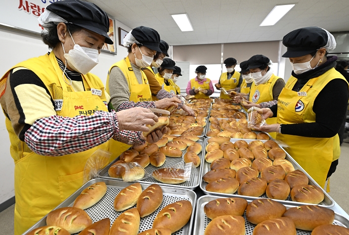 [사진으로 보는 한국] 한파 이겨내는 따뜻한 나눔