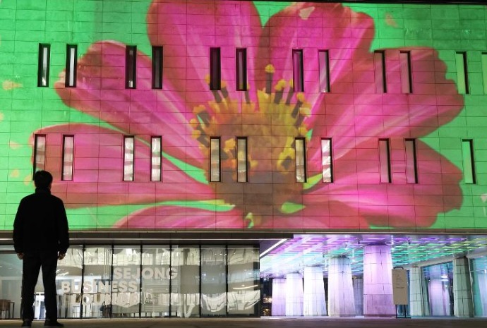 [사진으로 보는 한국] 미디어아트로 물든 세종문화회관