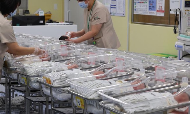 합계출산율 9년만에 반등, 정부정책 영향···외신도 주목