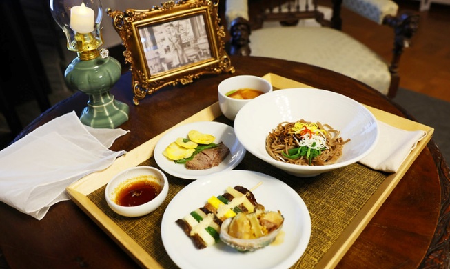 120년 지나 궁궐에 다시 차려진 '황제의 식탁'