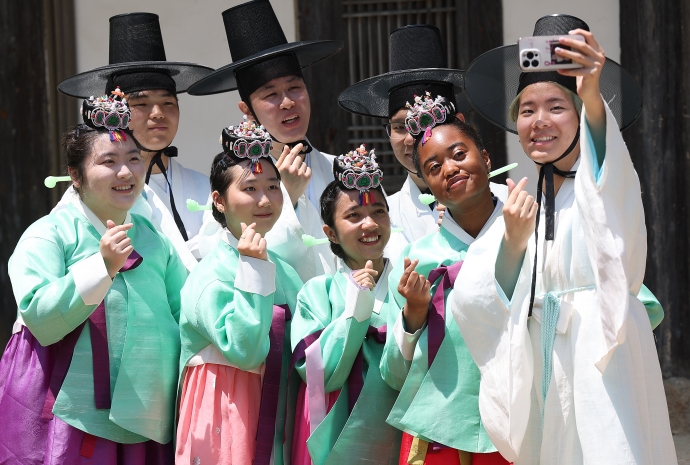 [사진으로 보는 한국] ‘우리도 이제 어른!’