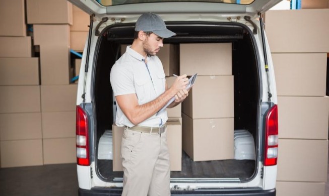한국, 외국인 근로자에 홀서빙·택배 분류 허용
