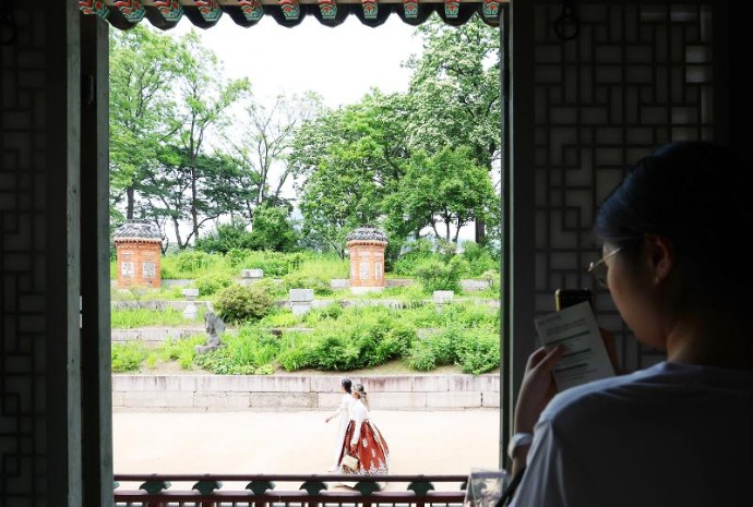 [사진으로 보는 한국] 왕비의 시선에서…교태전 특별개방