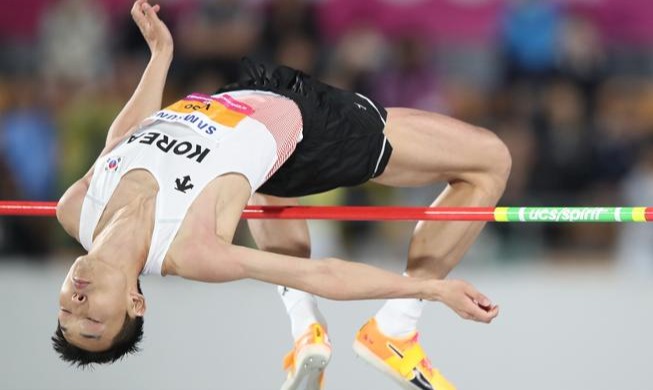 ‘스마일 점퍼’ 우상혁, 아시아선수권 2연패···국제대회 5연승 '비상'