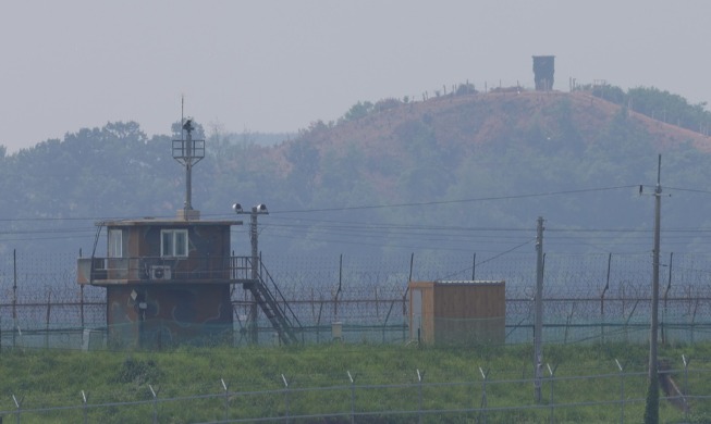대북 전단 살포 막고 확성기 방송 끄고...남북 신뢰 회복 첫걸음