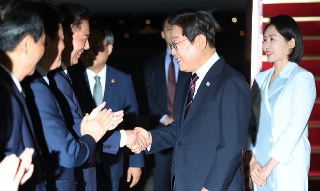 이 대통령, G7 일정 마치고 귀국···