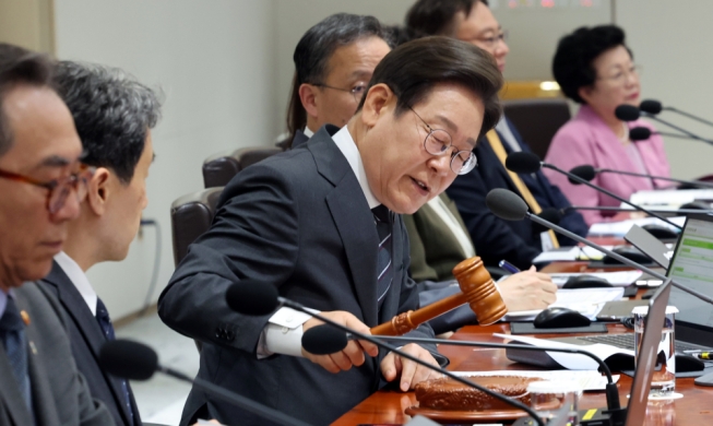 정부, 모든 국민에 '소비쿠폰' 지급···최대 50만 원 차등 지원