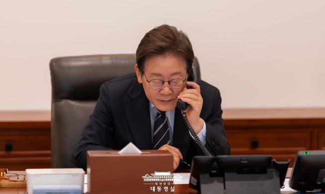 이 대통령, 싱가포르 총리와 통화···