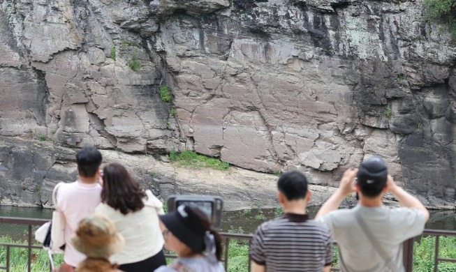 선사시대 걸작 '반구천 암각화' 유네스코 세계유산 됐다