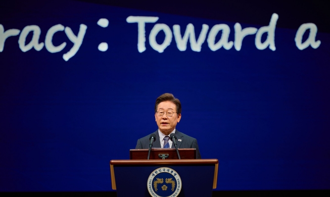 이 대통령, APEC 회원국 정상에 초청 서한 발송