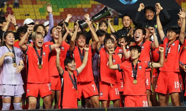 '투지로 쓴 승리' ···한국 여자축구 대표팀, 동아시안컵 제패